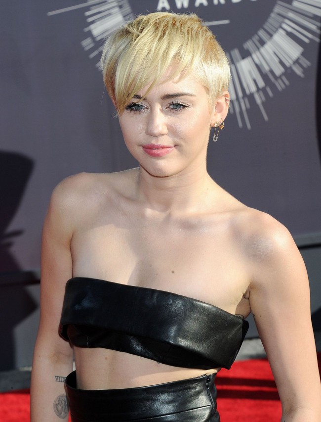 Miley-Cyrus-at-2014-MTV-Video-Music-Awards-Pictures-Image-8