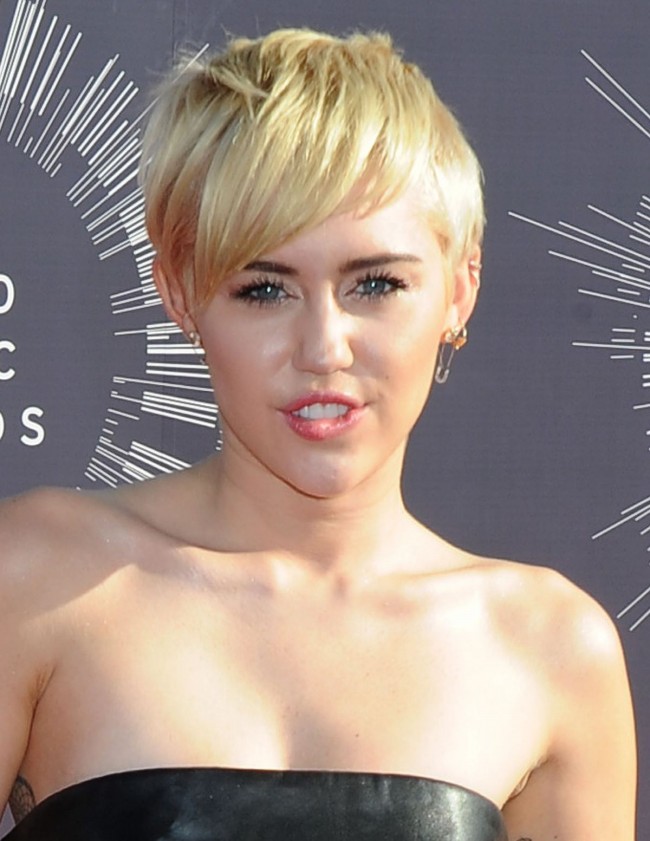 Miley-Cyrus-at-2014-MTV-Video-Music-Awards-Pictures-Image-9