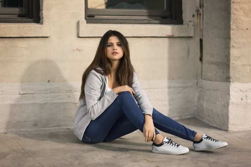 Selena-Gomez-Adidas-Neo-Autumn-2014-Promos-Images-Picture-3