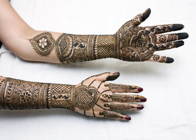 Women-Girls-New-Best-Hand-Feet-Mehndi-Designs-Chand-Raat-Eid-Ul-Azha-Day-1
