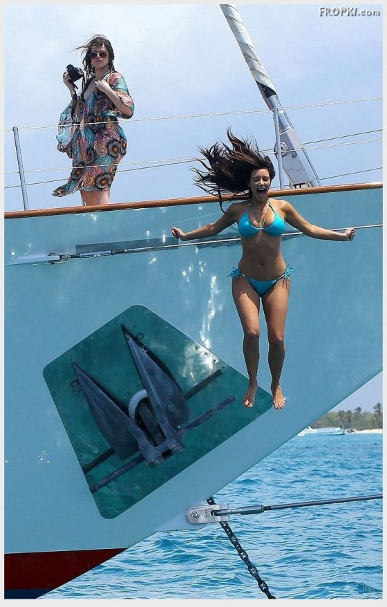 Kim-Kardashian-and-Kendall-bikini-pictures- photos-6