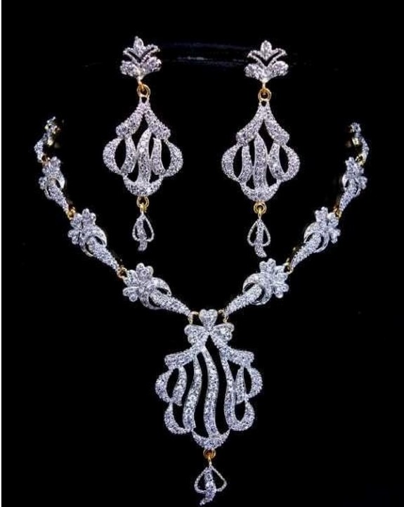 Beautiful Latest Fashion Bridal-Wedding Gold-Silver-Platinium Diamond Necklace Designs For Brides-Dulhan-1