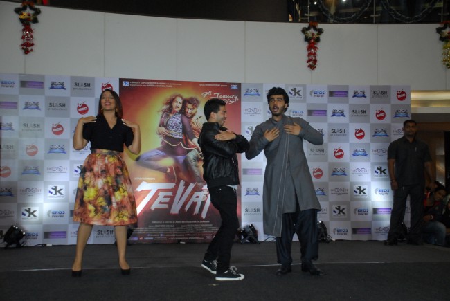 Sonakshi-Sinha-Tevar-Movie-Promotion-Reliance-Digital-at-Infiniti-Mall-2-Malad-Pictures-2