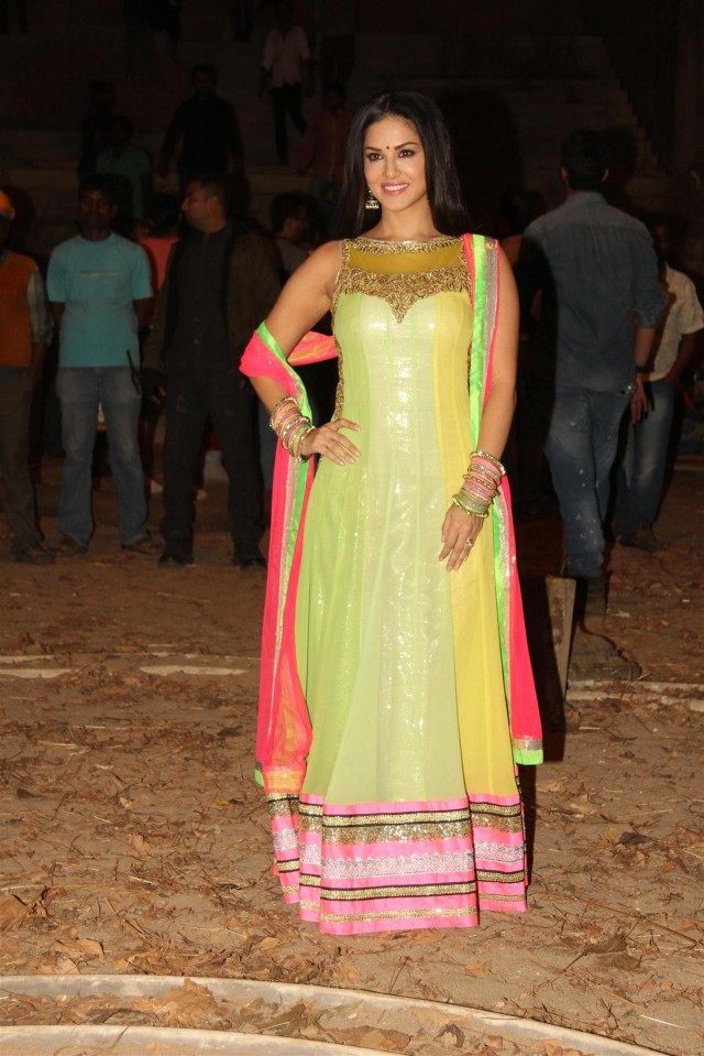 Sexy Film Sunny Leone Salwar - Indian Fashion Dress Designer: Sunny Leone Indian-Bollywood Movies ...