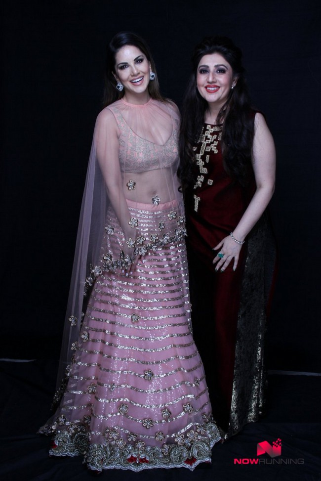 Indian-Bollywood Model-Actress Sunny Leone Wear Fashion Designer Archana Kocchar Dress Photoshoot-10