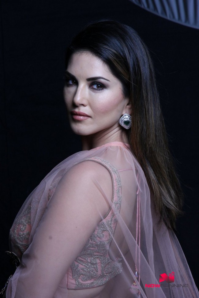 Indian-Bollywood Model-Actress Sunny Leone Wear Fashion Designer Archana Kocchar Dress Photoshoot-3